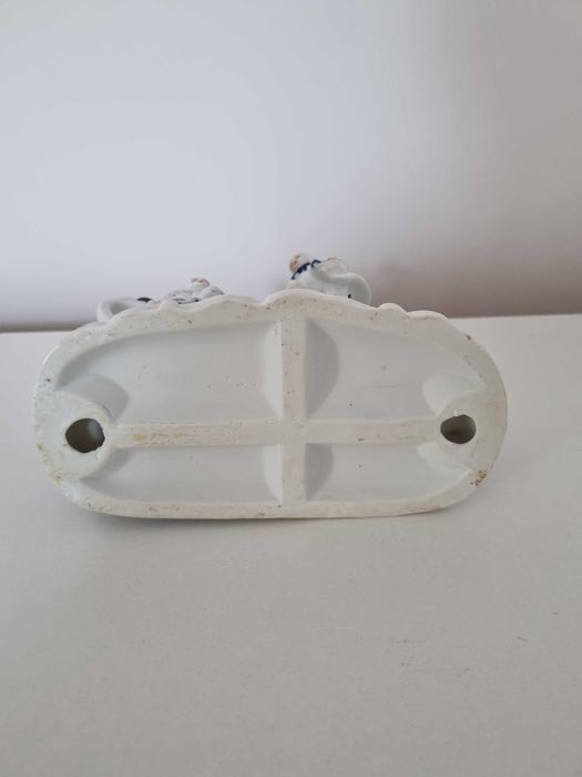 Figurka Kobaltowa Karoca z koniami  Woznica z Damą