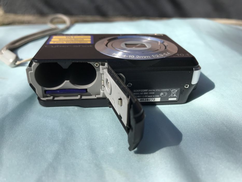 Фотоапарат цифровий Sony Cyber-Shot DSC-S930 Black чорний
