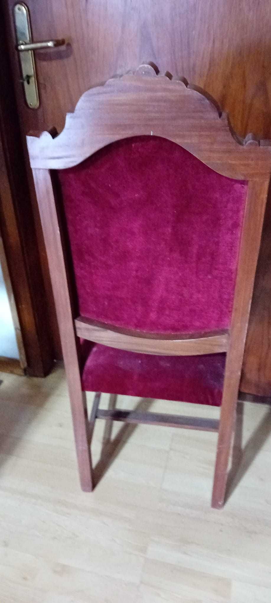 Cadeiras antigas em veludo