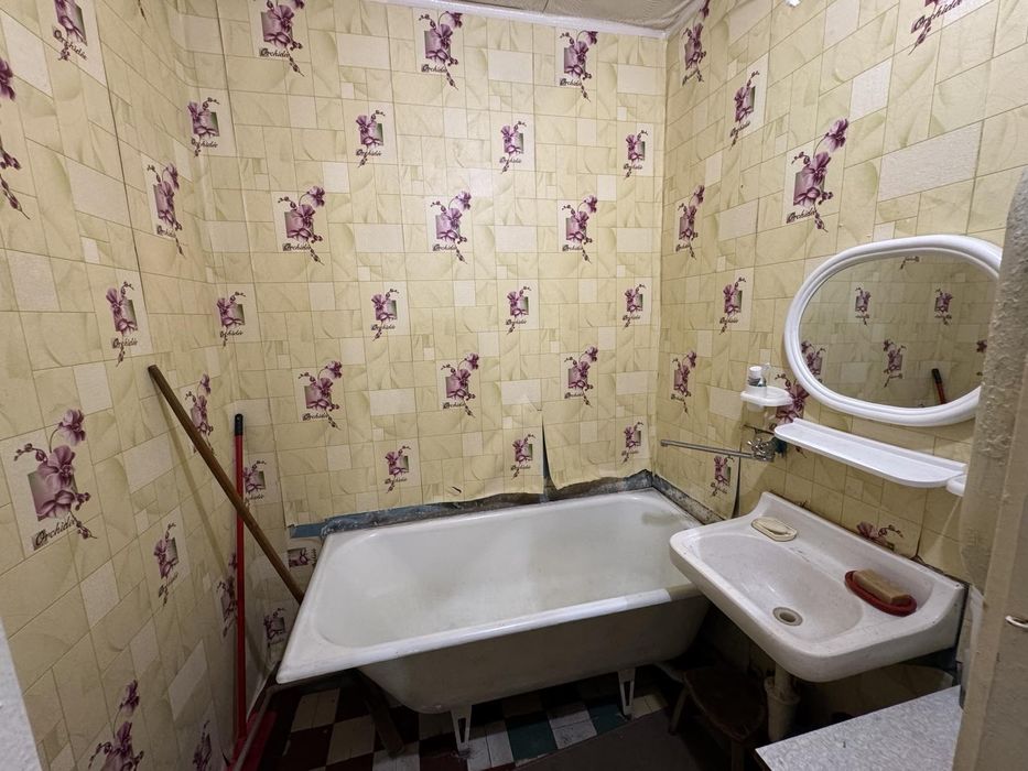 Продам чешку 2к квартиру на Кирова 54 кв м