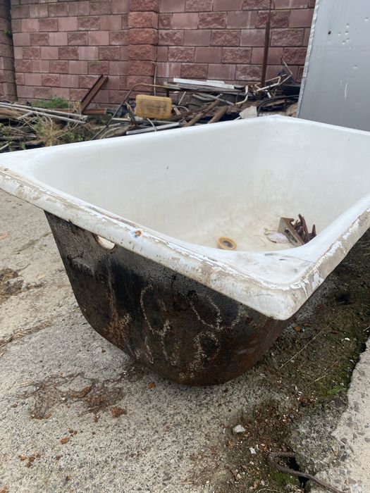 Ванна чугунна