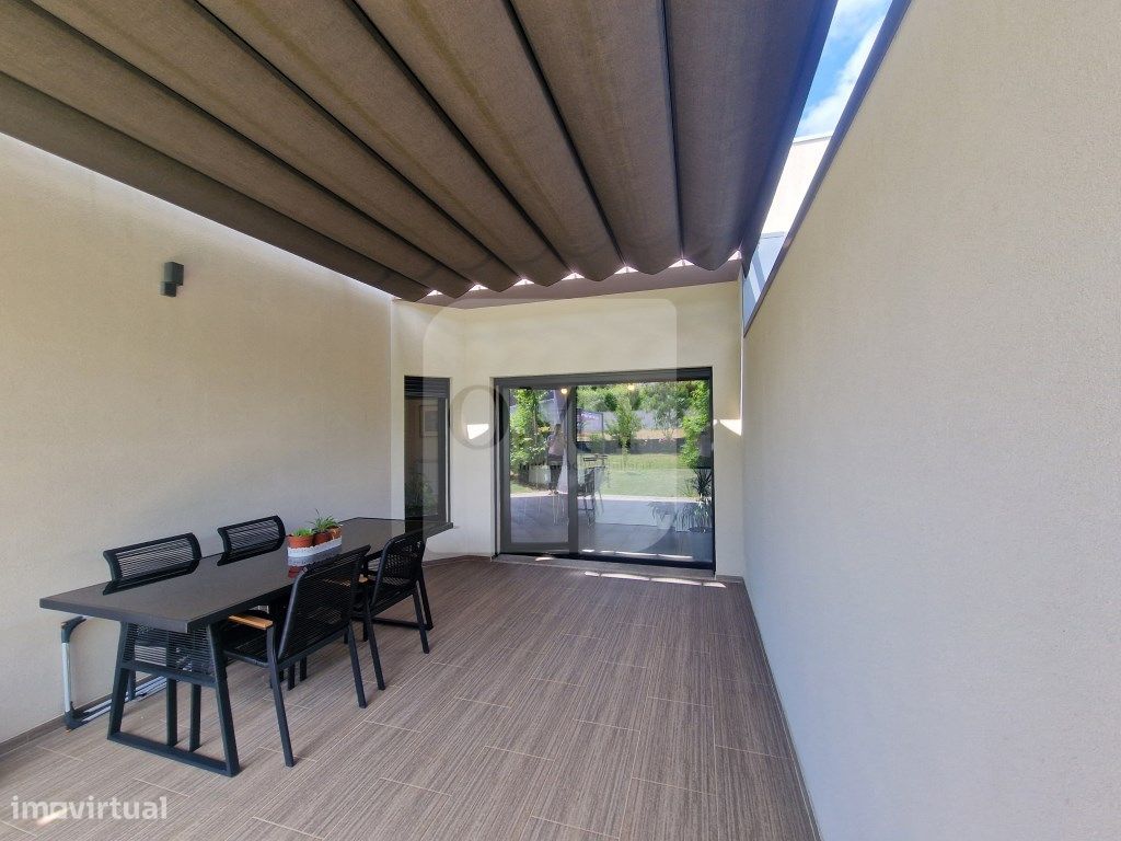 Moradia T3+1 de arquitetura moderna em Torneiros, Vila Real