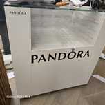 Pandora meble sklepowe jubilerskie
