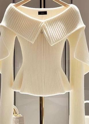 Якісна та стильна кофтинка . Ідеально поєднується з будь-яким низом