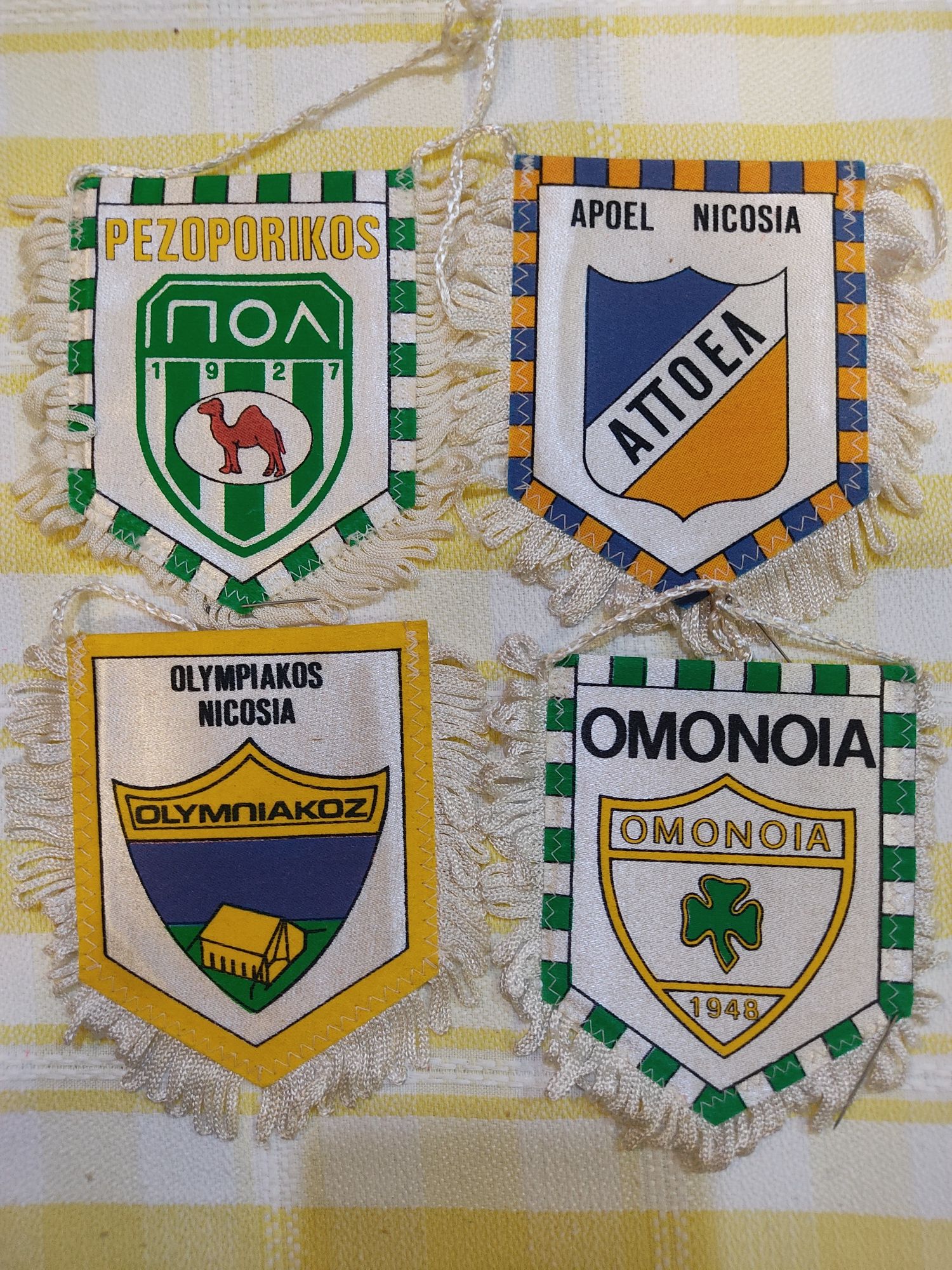 Galhardetes Chipre APOEL Olympiacos