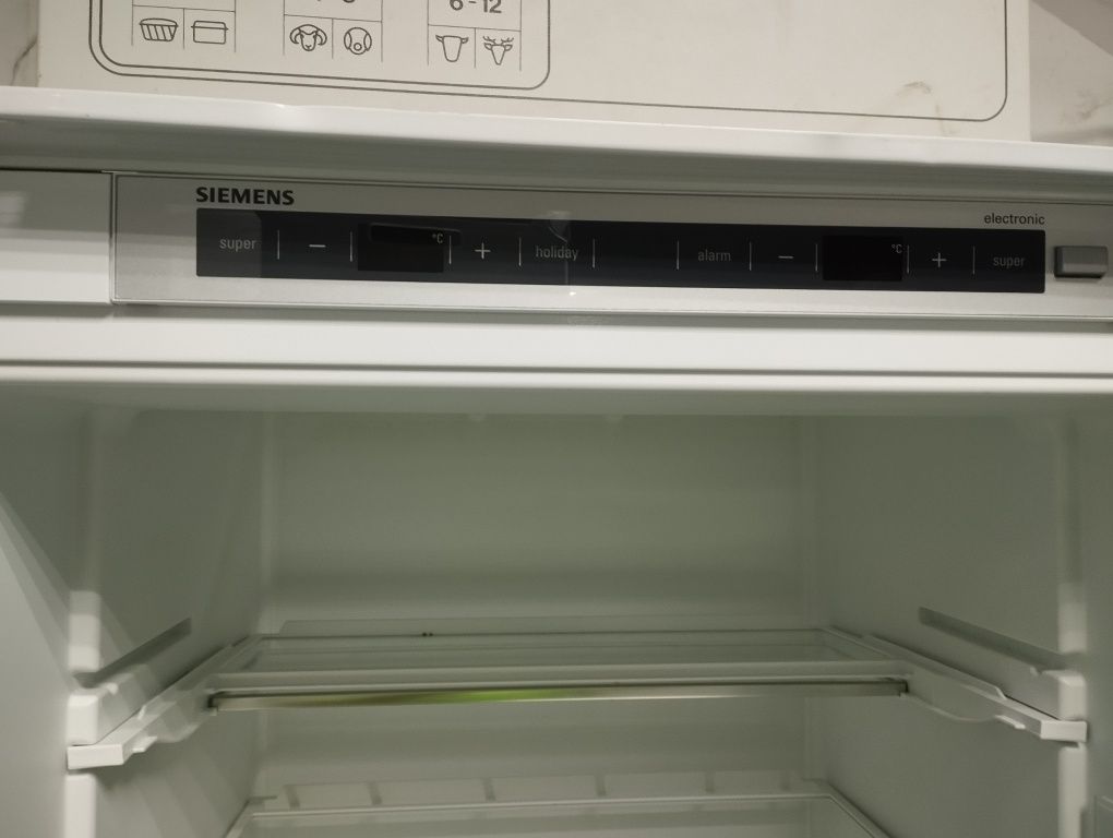Вбудований ( встраиваемый ) холодильник Сименс б.у з Німеччини У Він
