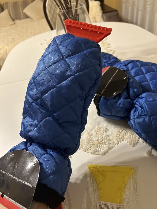 Шкребок автомобільний від снігу та льоду з рукавицею. За 2 шт 160 грн