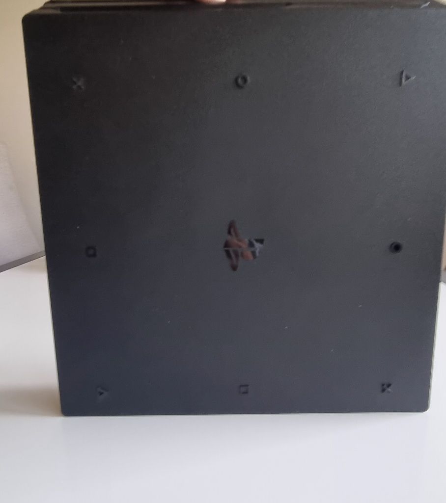 Ps4 Pro + 2 pady + 4 gry