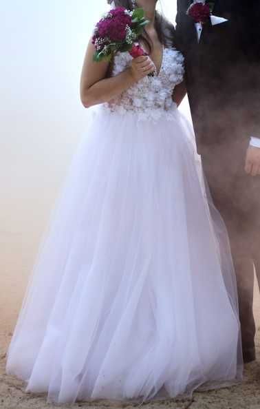 Suknia ślubna biała typu księżniczka wraz z trenem + halka gratis