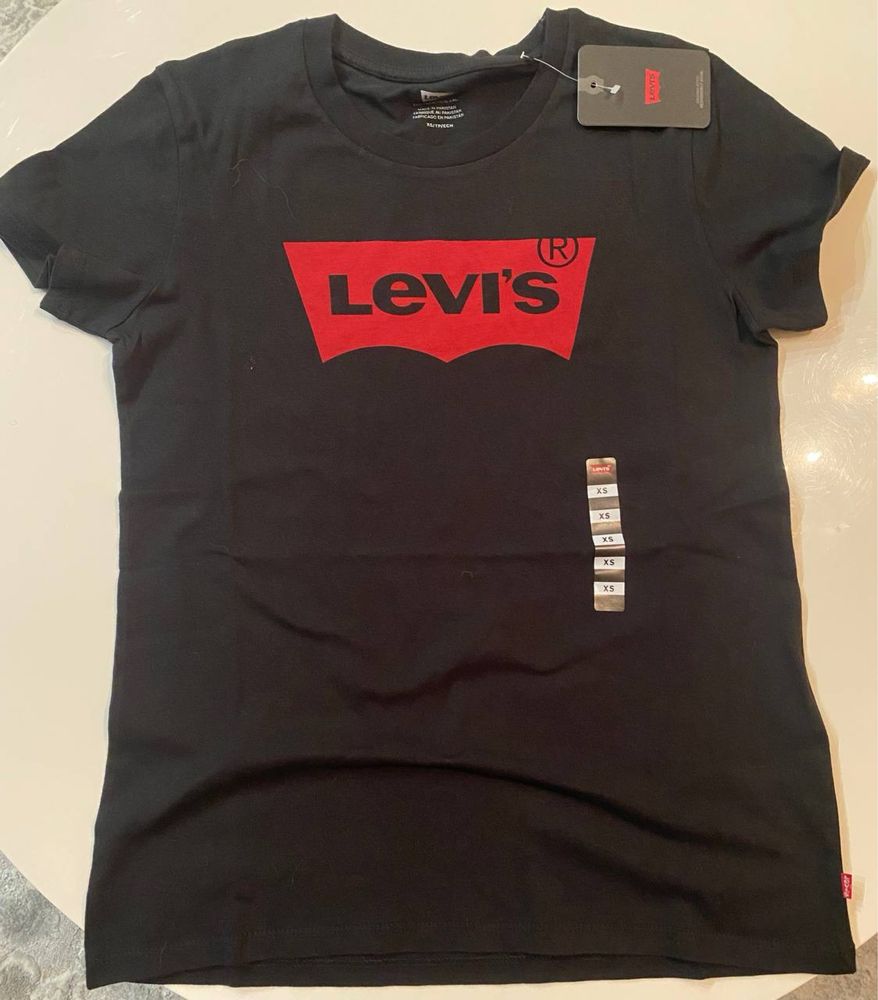 Продам  оригіналі жіночі футболки Levi’s