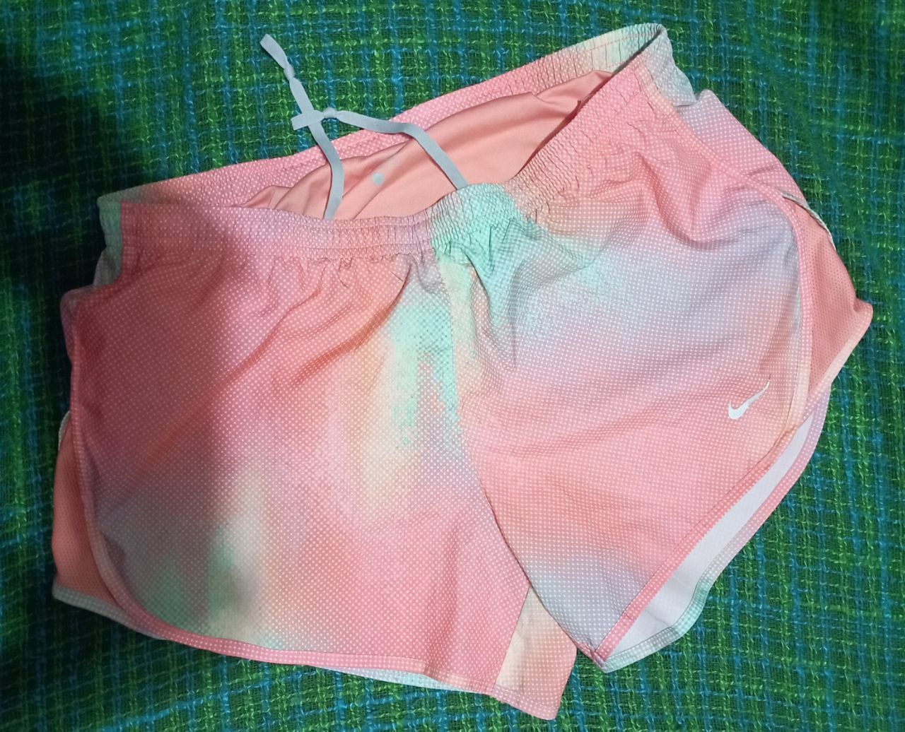 Продам бігові шорти Nike