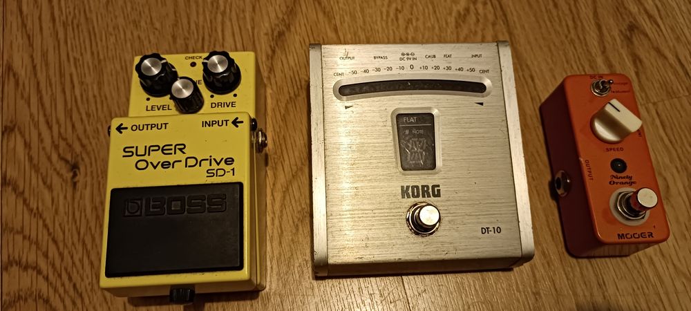 Varios pedais de guitarra + power supply