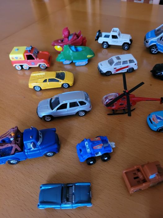 Samochodziki różne.