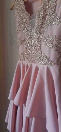 Śliczna pudrowa sukienka idelana na wesele lub inne okzaje