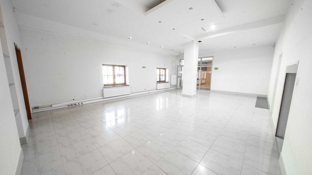 Sprzedam budynek handlowo -usługowy , magazyn 700 m2, Brzesko