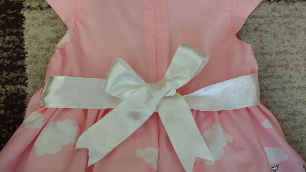 Нарядное красивое платье для девочки