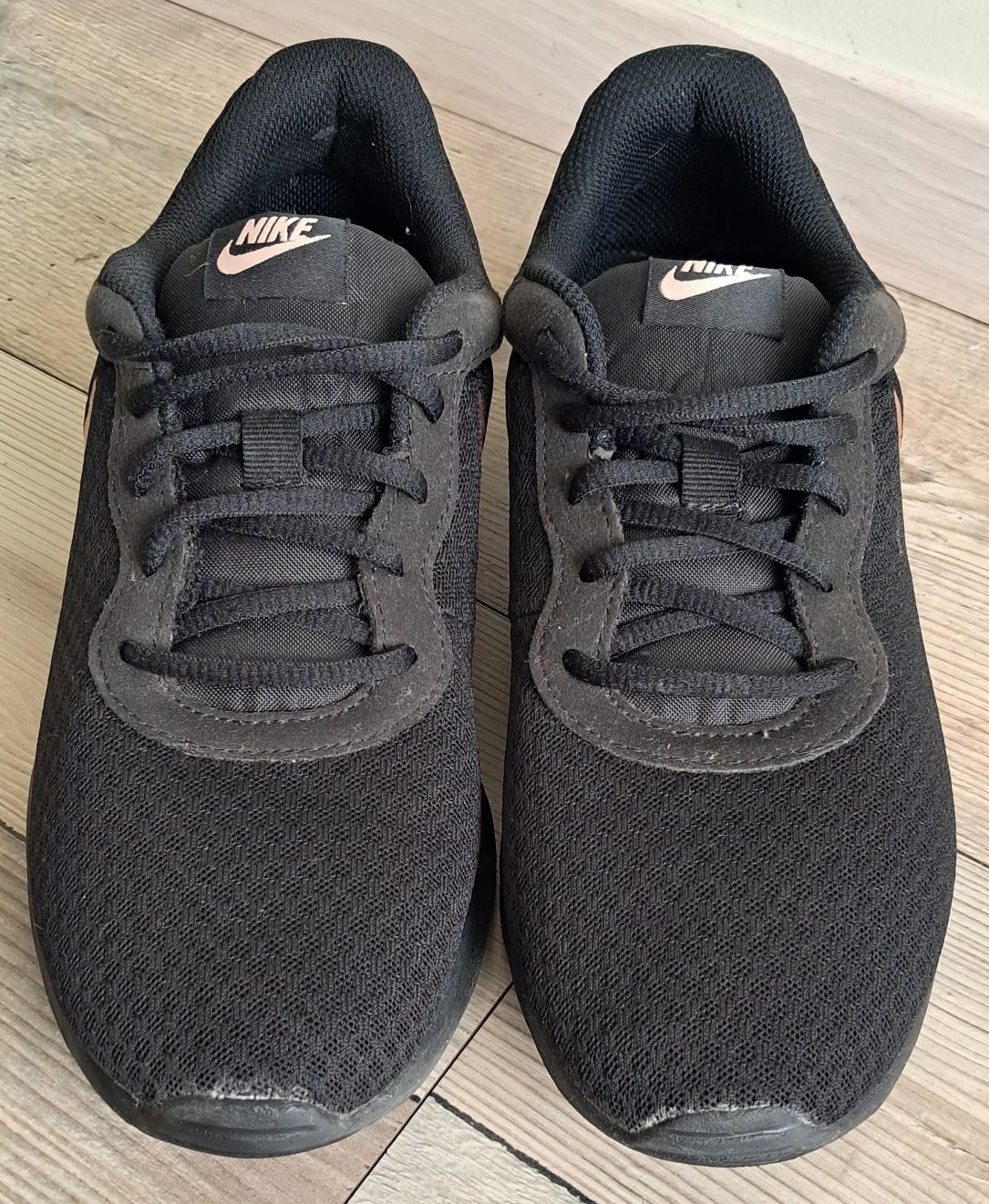 Кросівки Nike Wmns Tanjun 812655-005 (р.40)