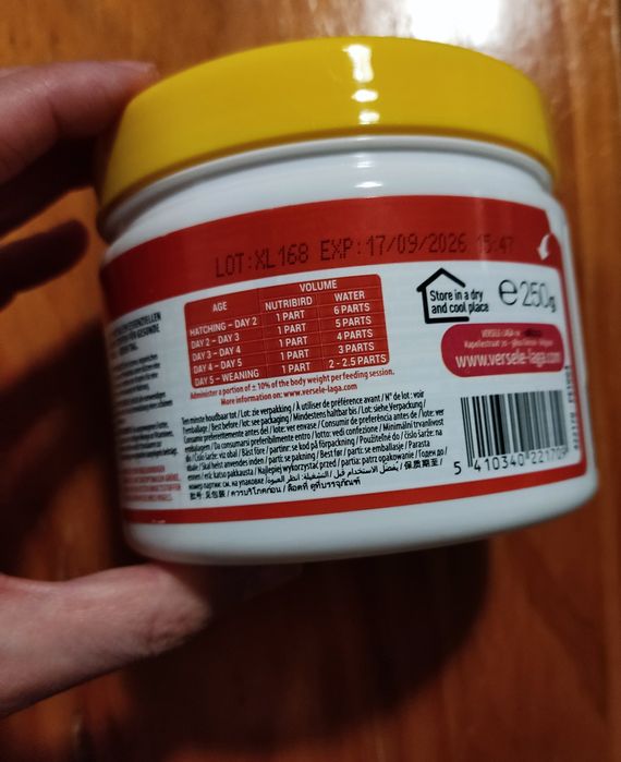 Papa para crias de pássaros