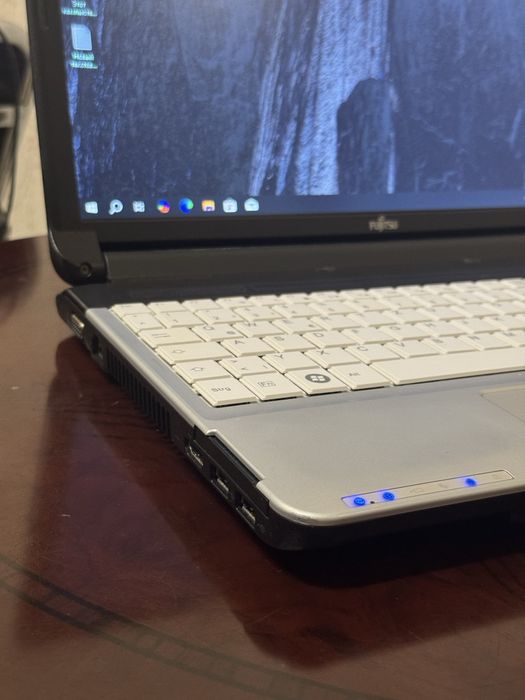 Ноутбук Fujitsu A530 i3 HDD 500GB