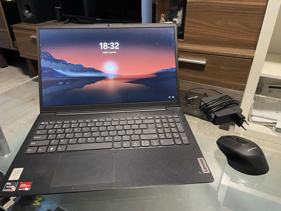 Laptop lenovo v15 g2 alc stan dobry