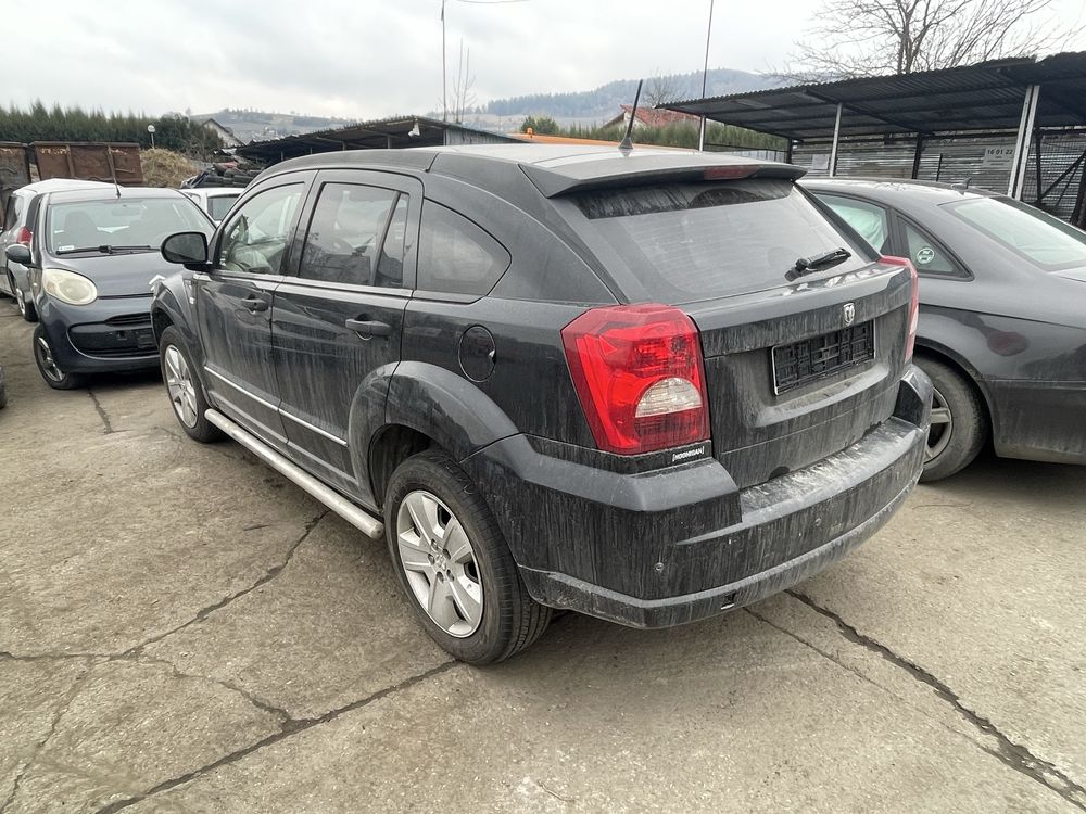Na części Dodge Caliber 1.8 skrzynia DD7/T335 kod lakieru PXR