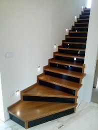 Schody, drzwi drewniane