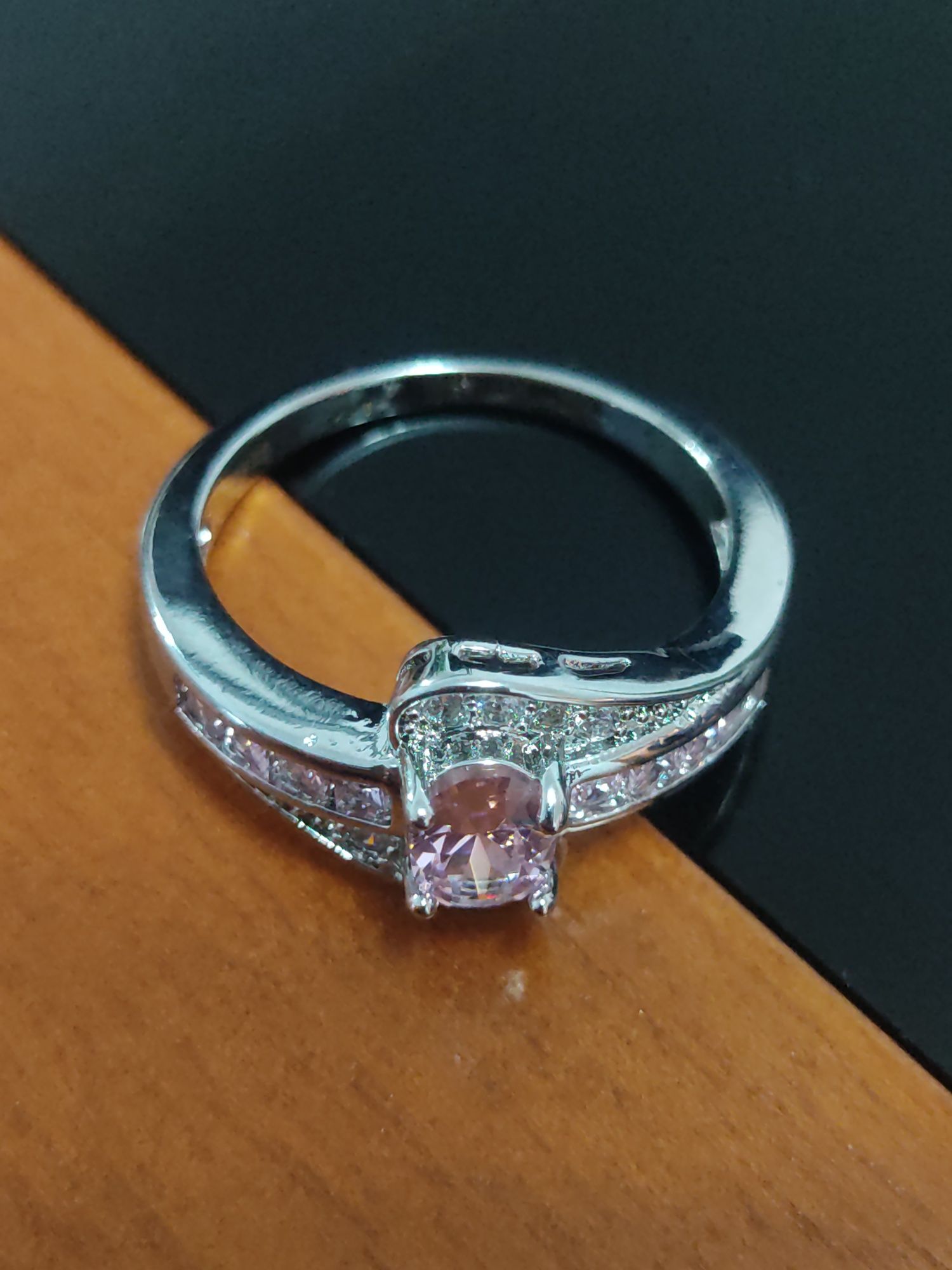 Anel de Prata com Zircônia Cúbica Rosa