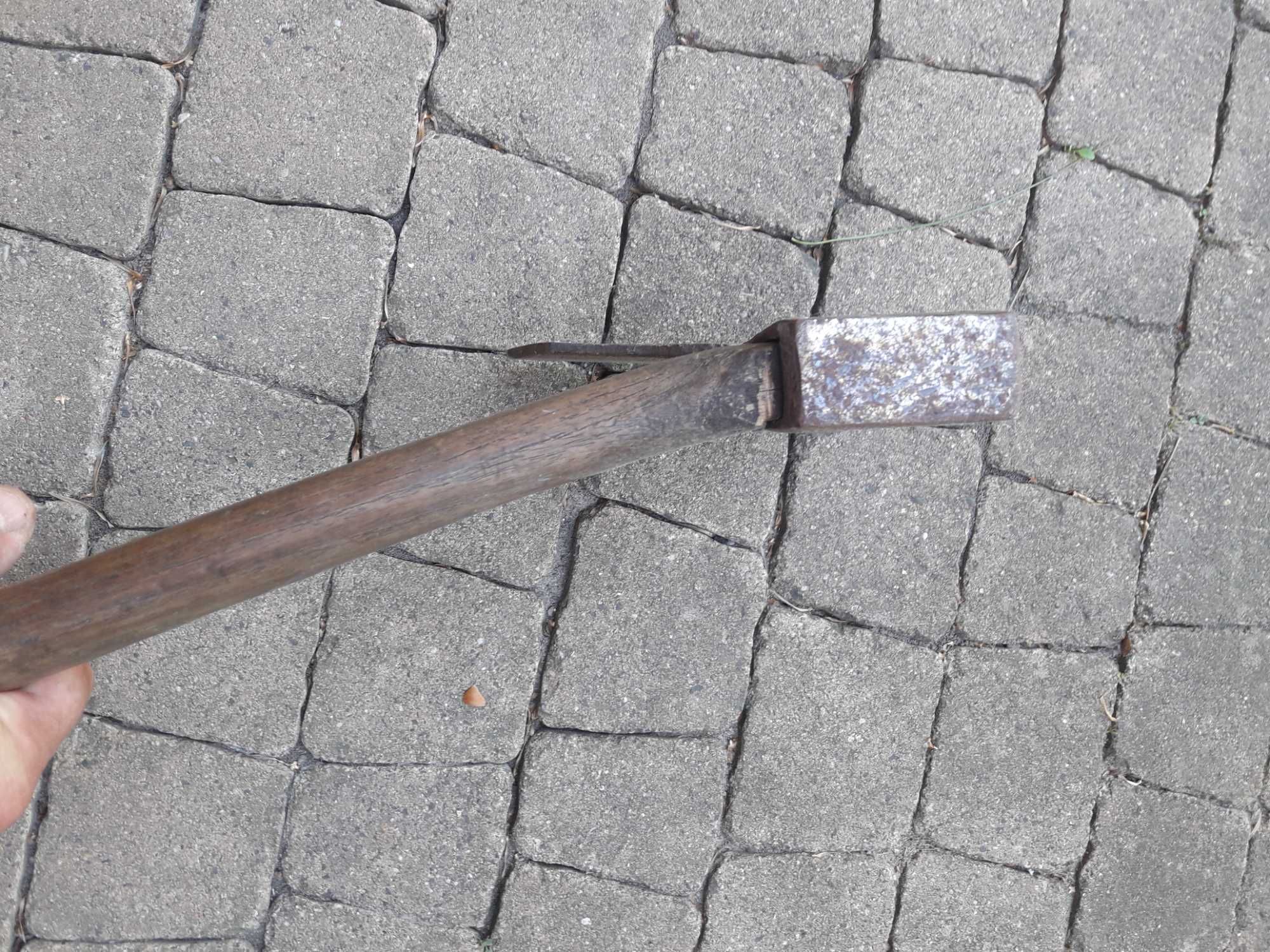 Toporek tasak rzeźniczy z krzywym trzonkiem