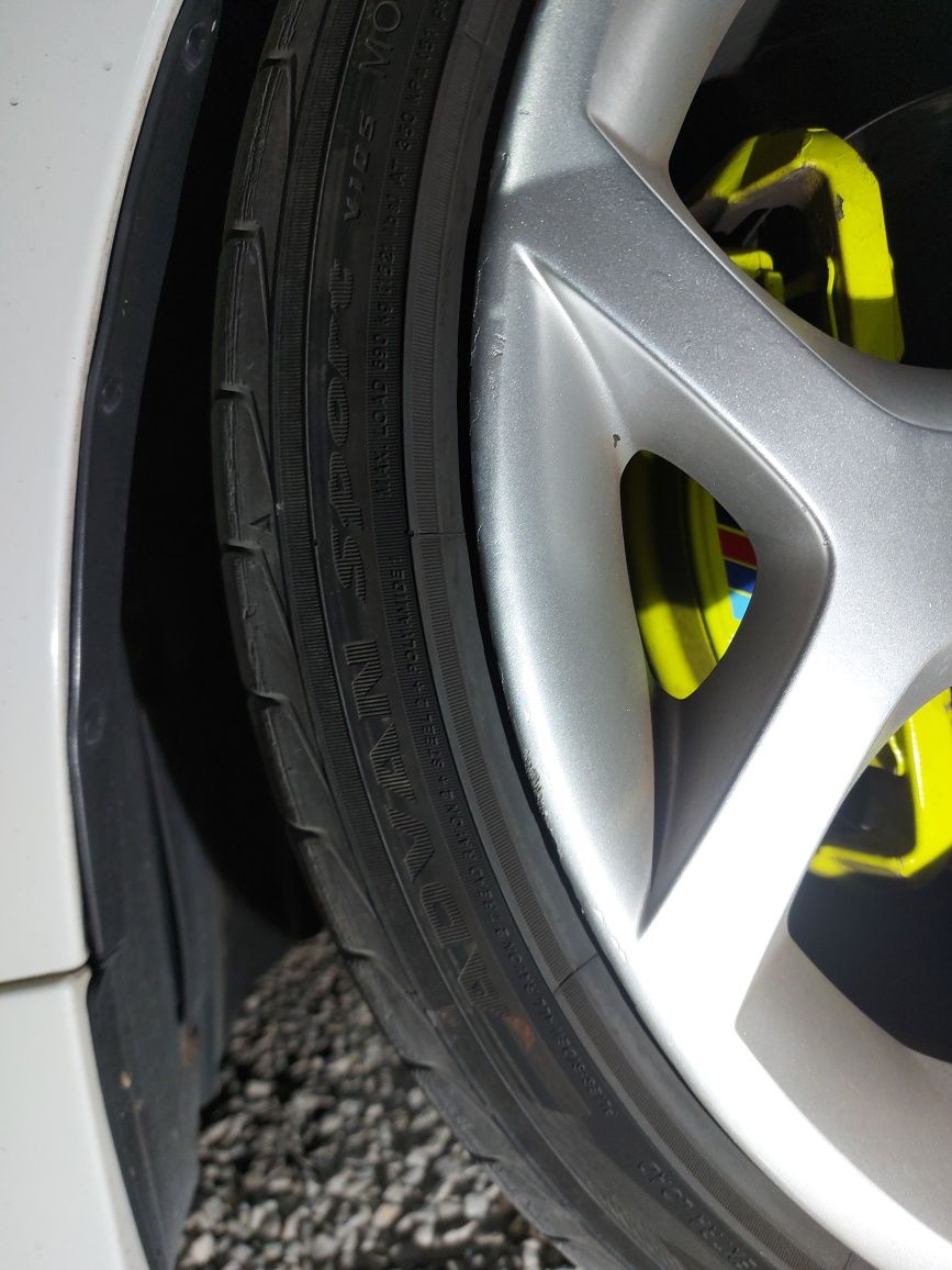 Pneus 245/35R20 e 275/30R20