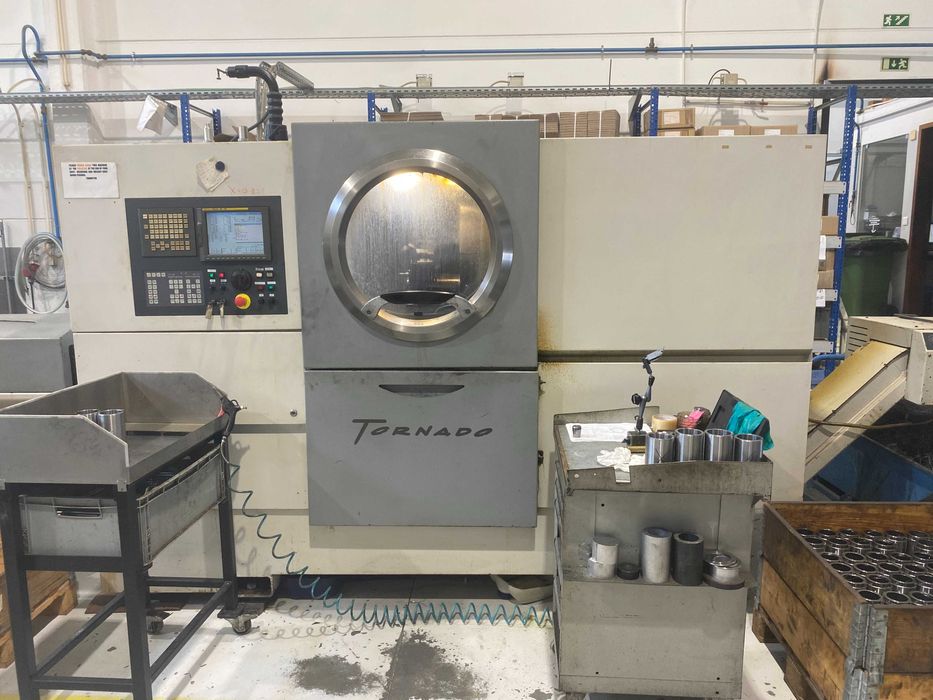 Torno CNC com subspinlde e ferramentas motorizadas