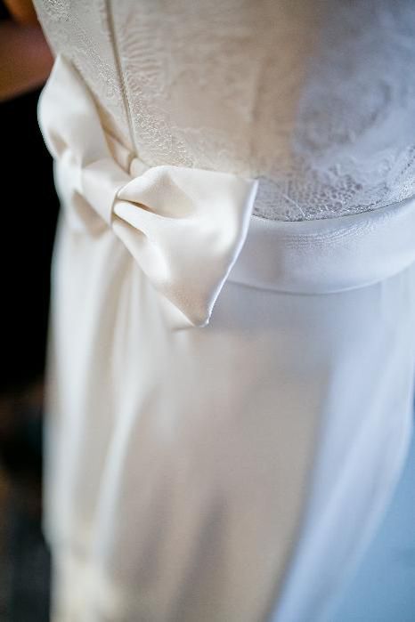 Piękna i skromna suknia ślubna