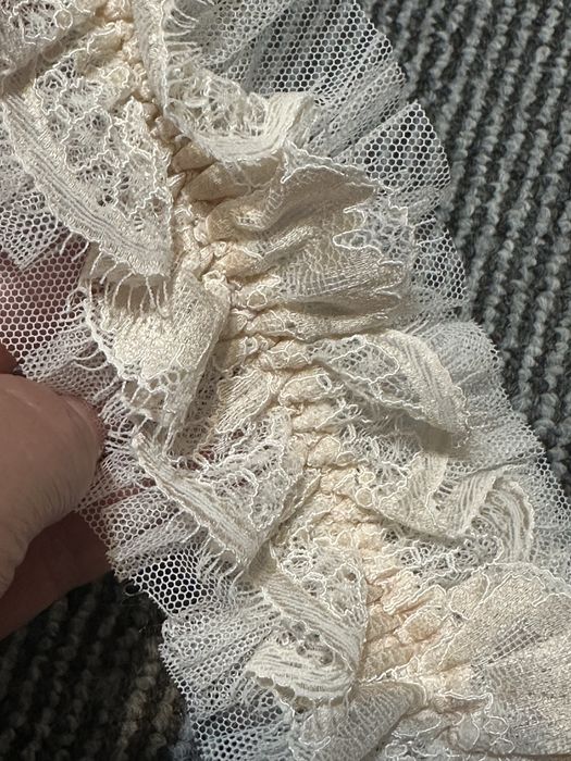 Весільна підвʼзка для нареченної на ногу бежевого кольору Next