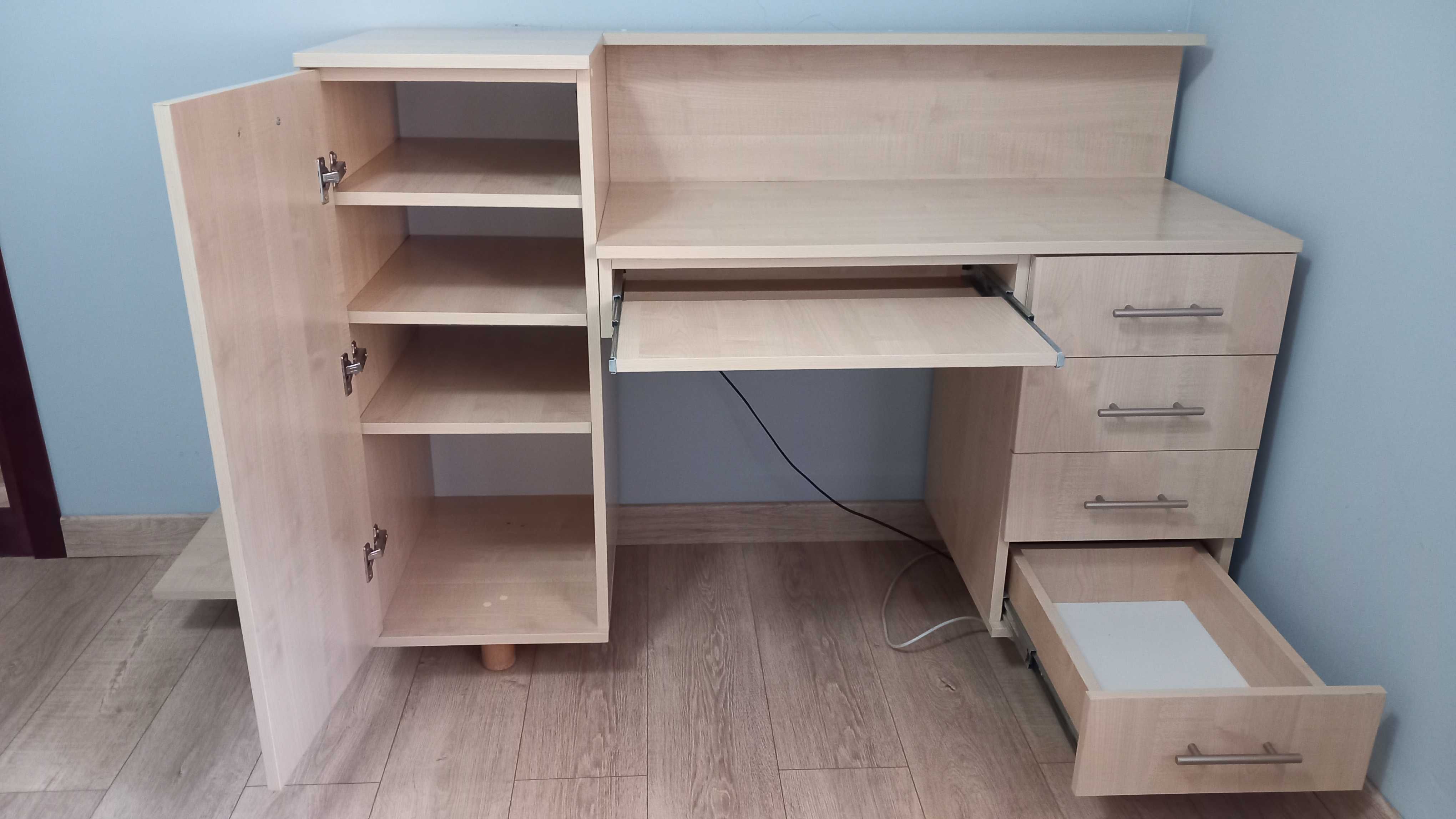 Biurko z listwą LED - robione na zamowienie u stolarza