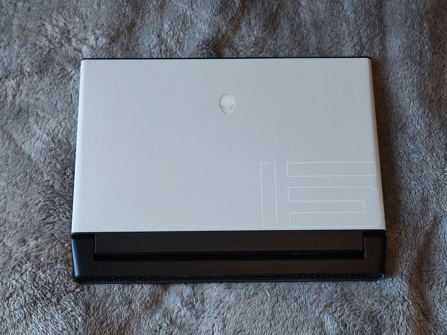 Alienware M15 r2 i7-9750h RTX2080 16Gb DDR4 512gb ssd