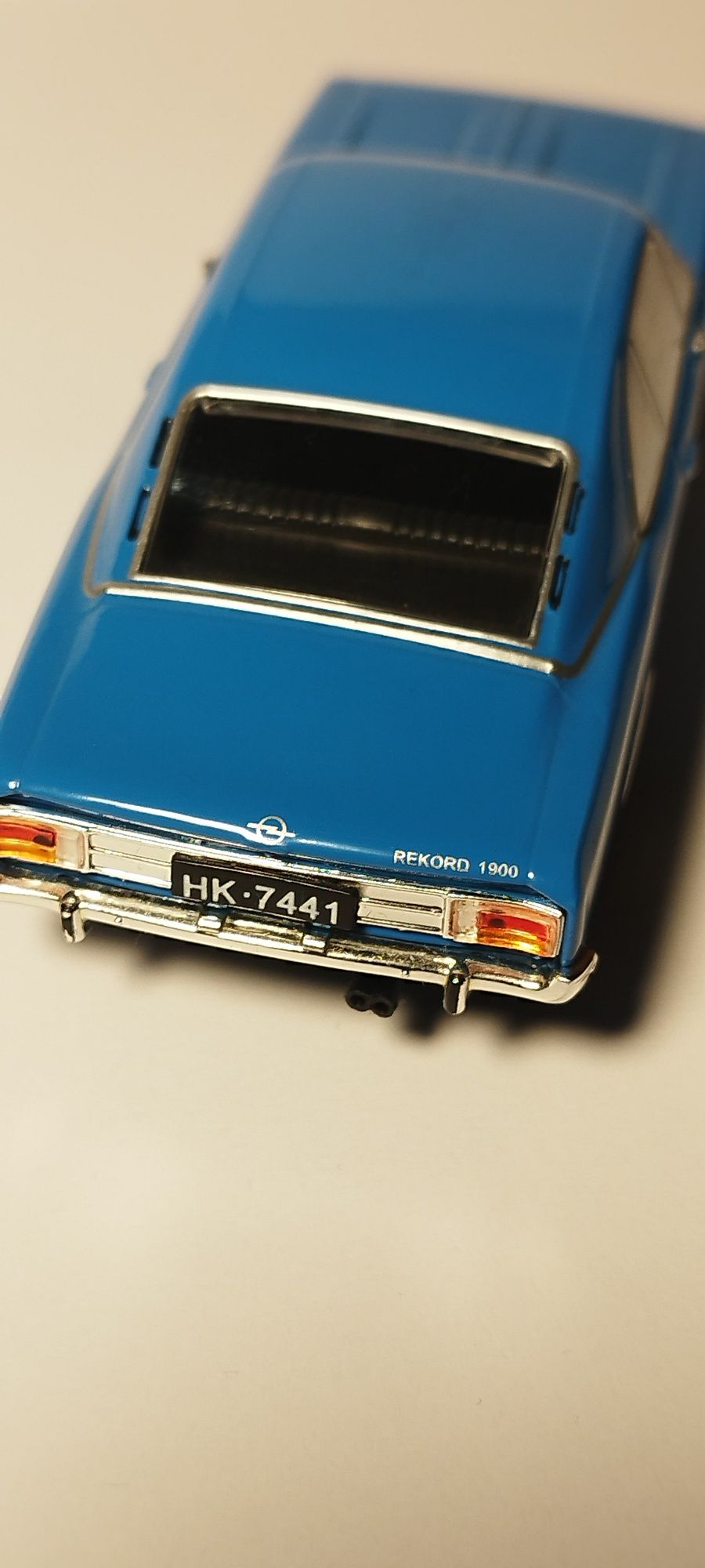 Samochodzik auto PRL-u Opel Record C DeAgostini skala 1/43
