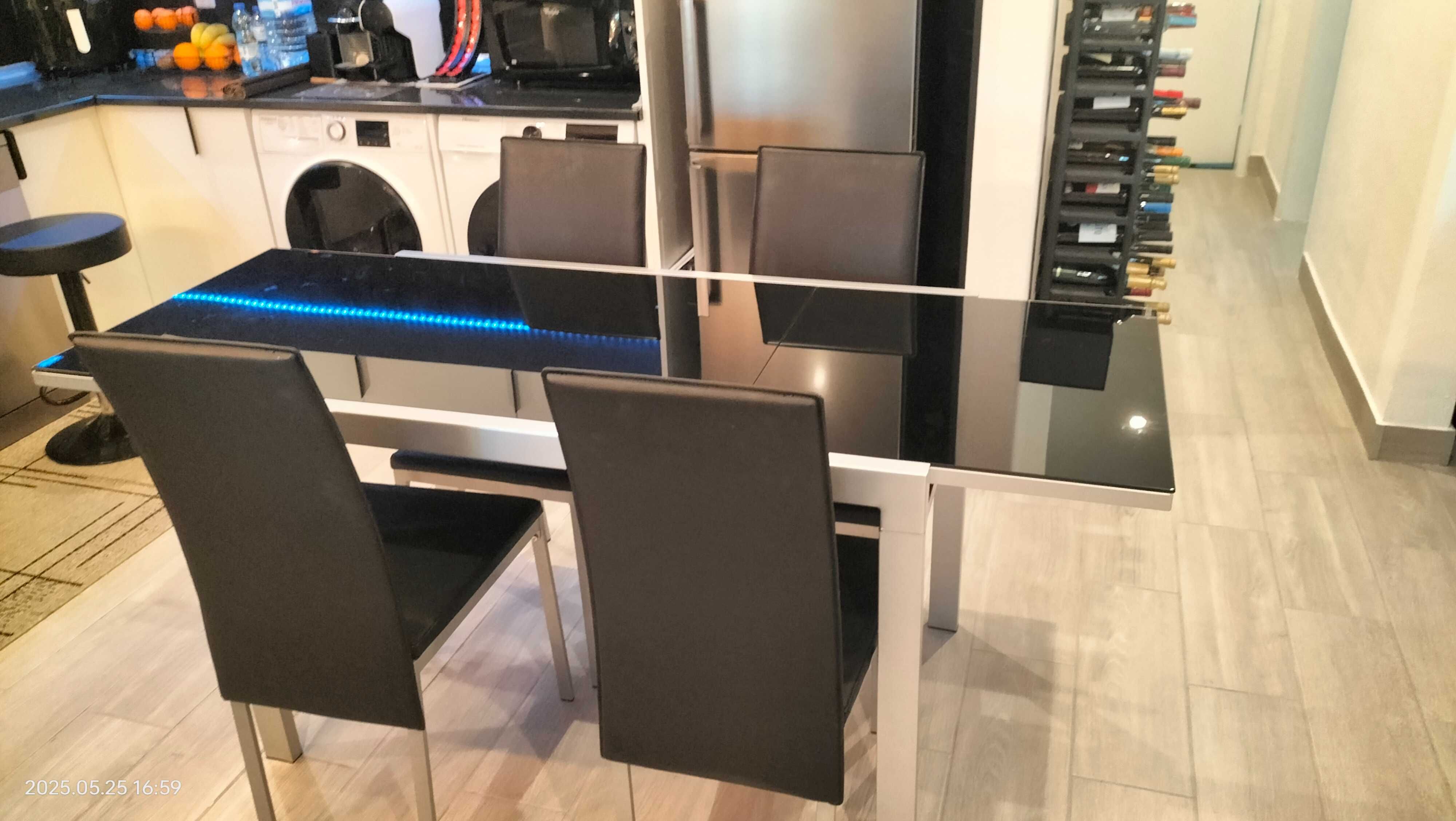Mesa extensível com 4 cadeiras