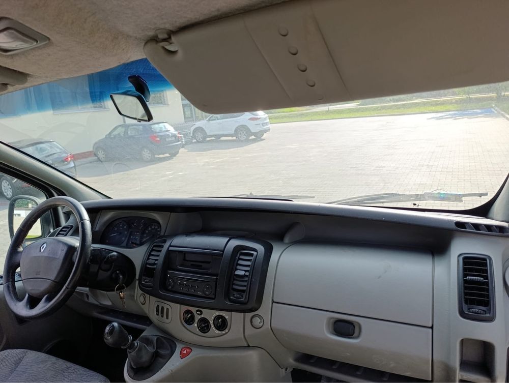 Sprzedam RENAULT TRAFIC 1.9 cm 101 koni rok 2004 HAK Klima
