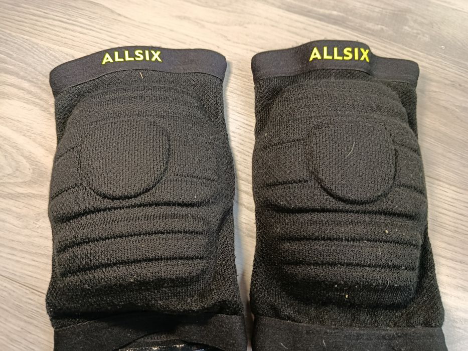 Nakolaniki siatkarskie Allsix VKP 900