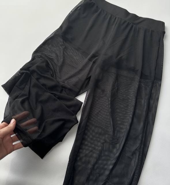 Костюм , чорного кольору , без дефектів