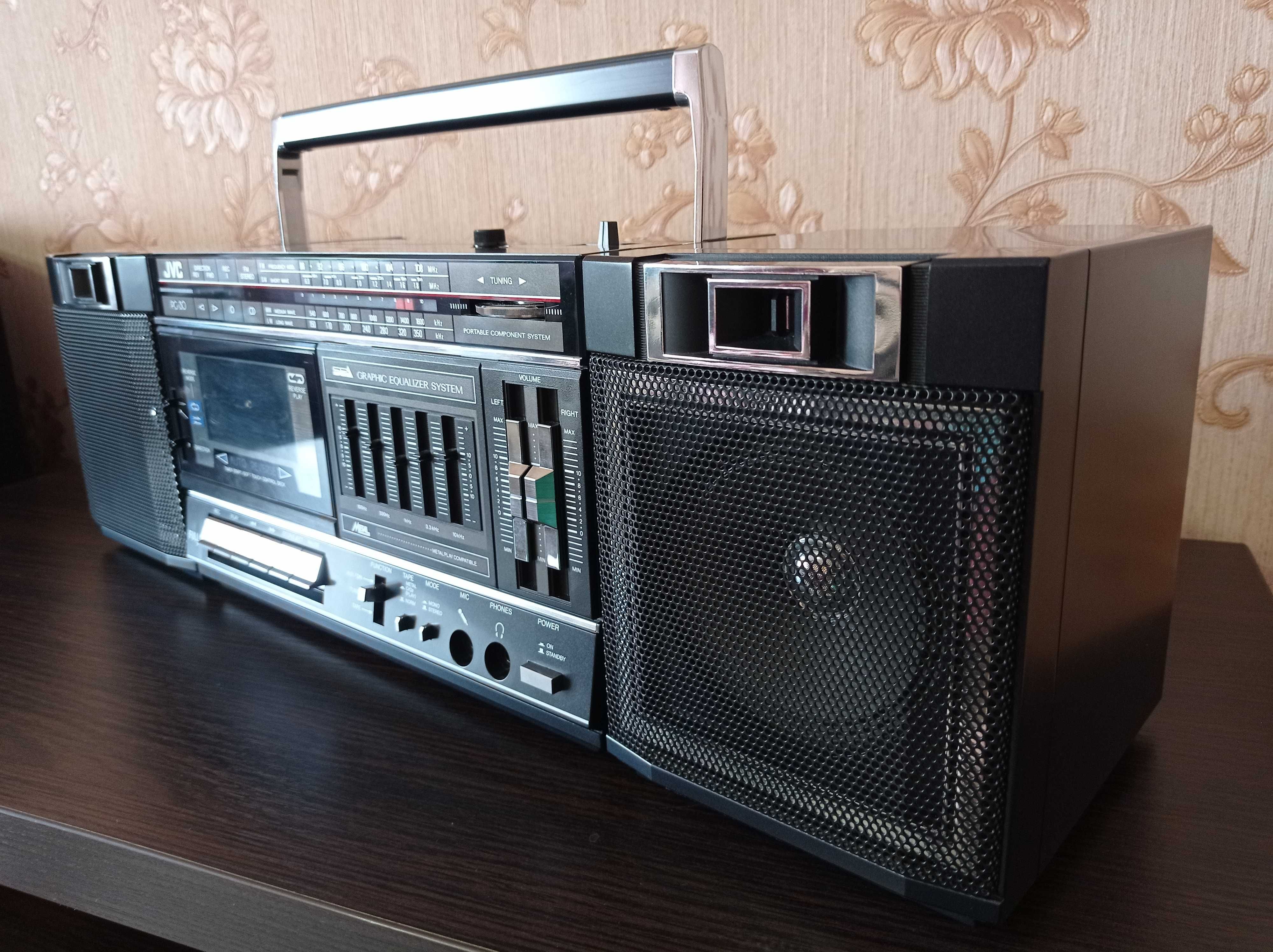 Продам магнитолу JVC-PC30.