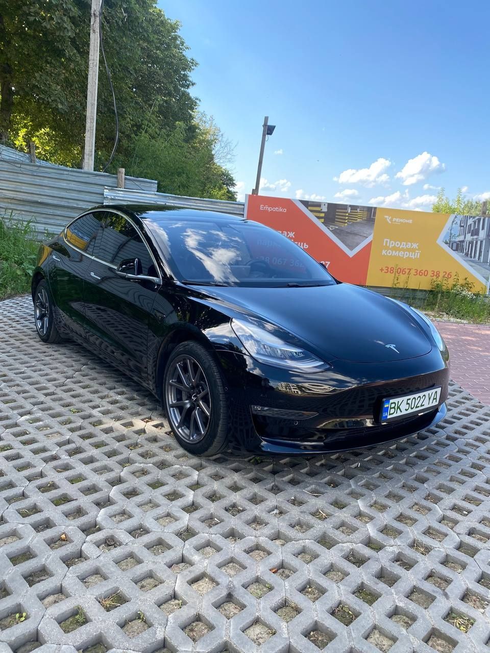 Оренда TESLA 3 рівне