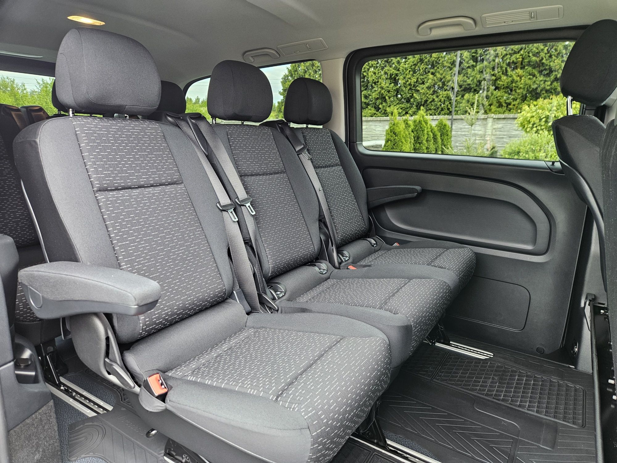 Wynajem wypożyczalnia busa 9 osobowy Mercedes Vito