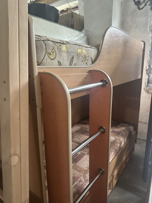Продам ліжко  2 етажа з матрацами хороший стан… самовивіз