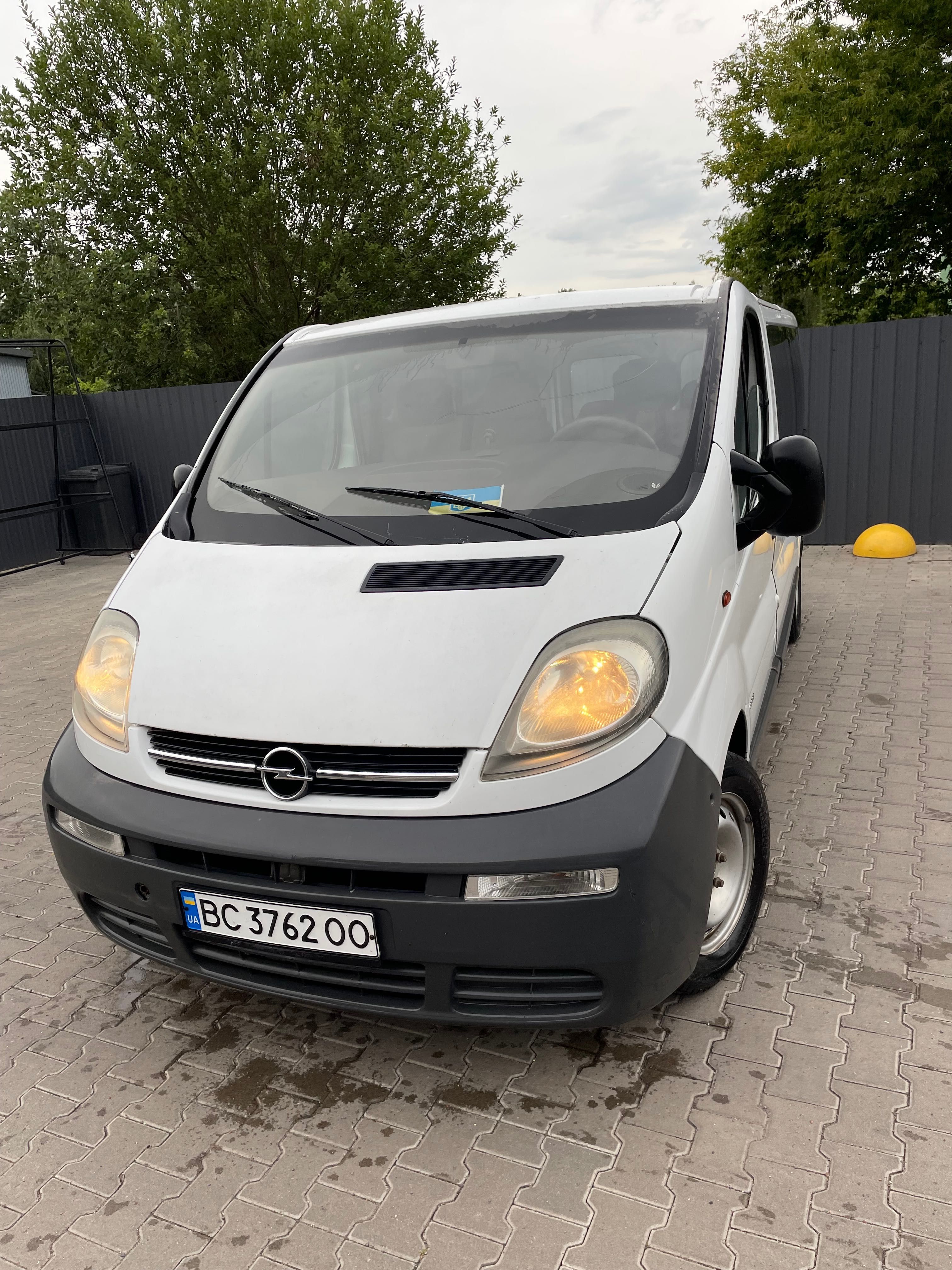 Бус Opel Vivaro 2006.