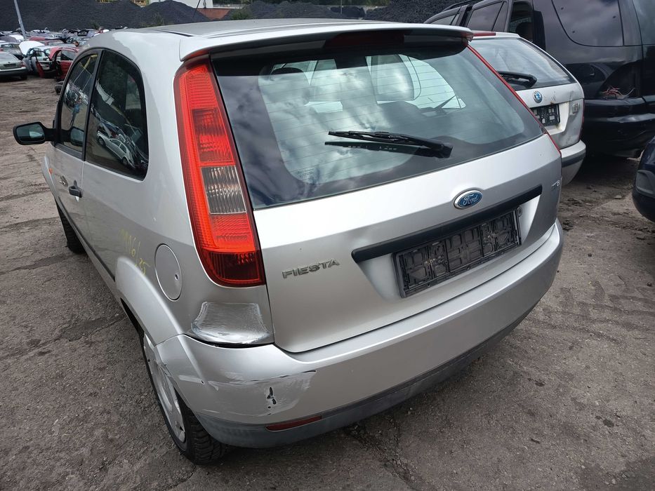 Ford Fiesta MK5 62 zderzak przedni FV transport/dostawa