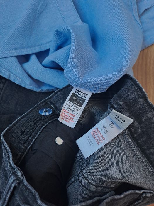 Сірі джинси та блакитна сорочка сорочка з довгим рукавом 158  см