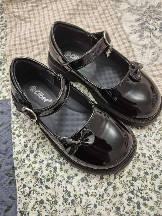 Продам туфельки для дівчинки