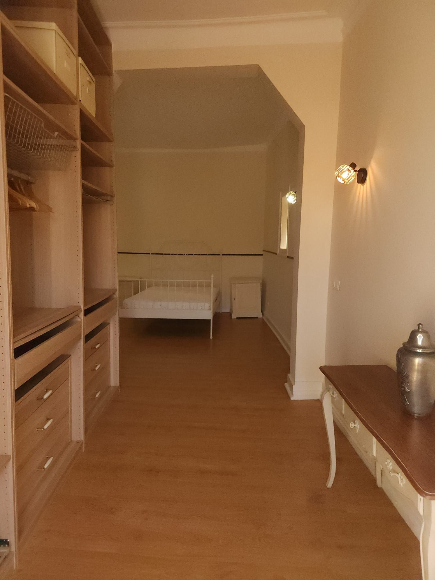 Quarto com mais de 30 m2 com closet incorporado