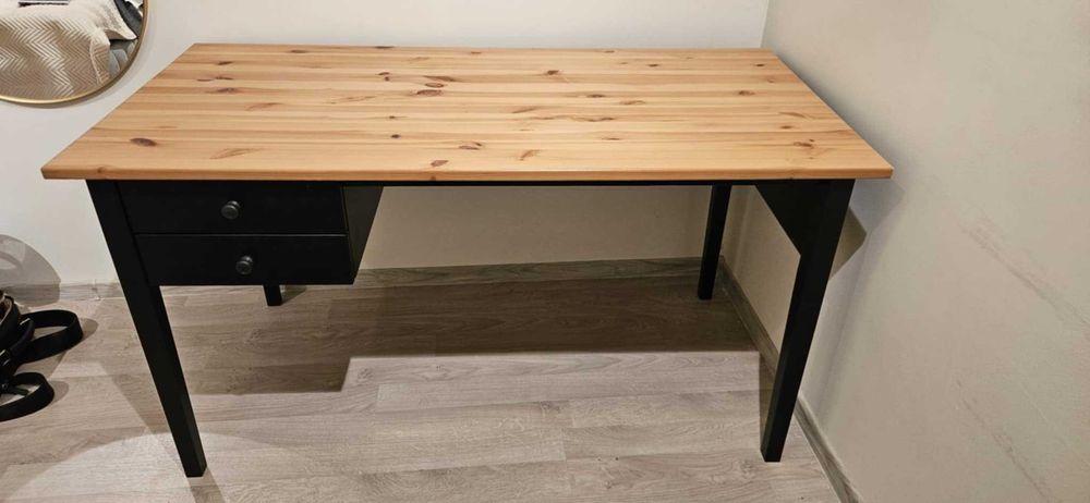 Czarne Biurko IKEA