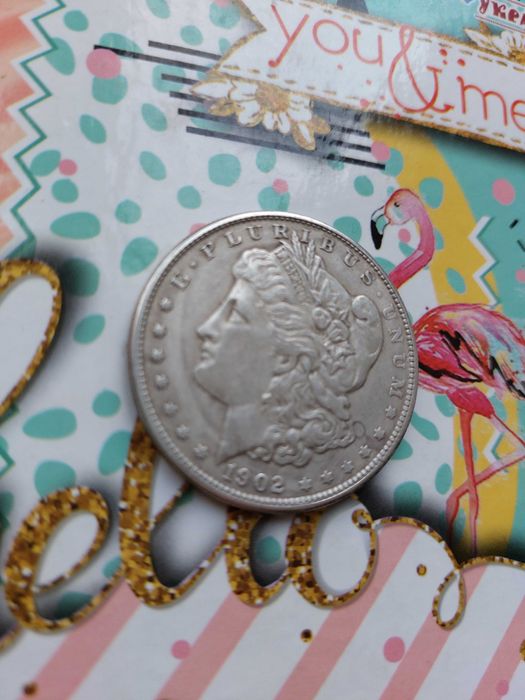 Старинная серебряная монета в 1 доллар